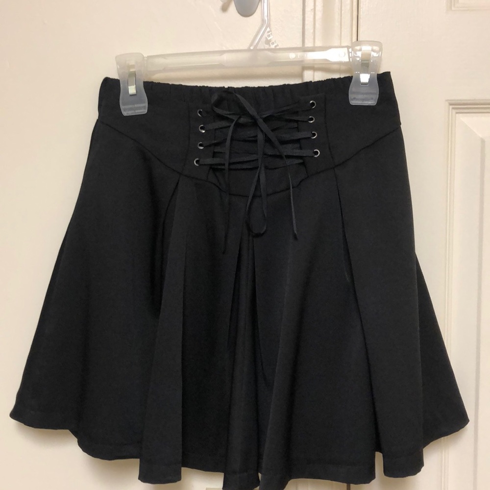 High waisted elastic black skirt